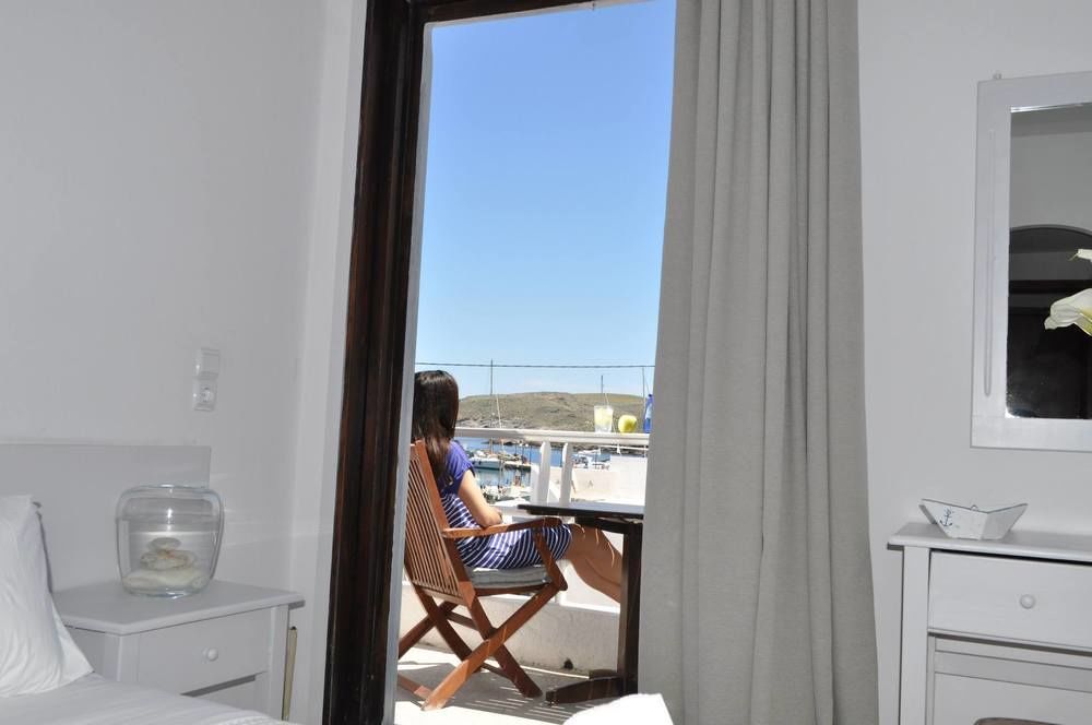 Kythnos Bay Hotel Loutrá Exteriör bild