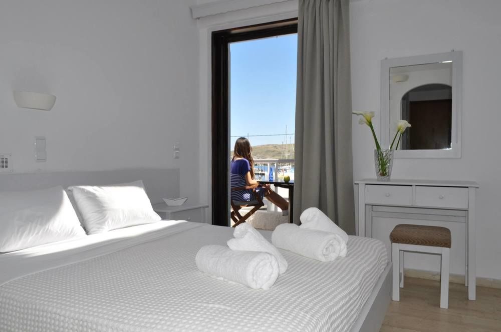 Kythnos Bay Hotel Loutrá Exteriör bild